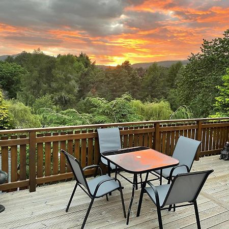 Beautiful 2 Bedroom Lodge With Stunning Views 布莱尔萨罗 外观 照片