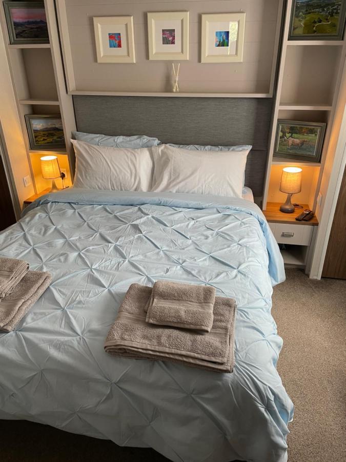 Beautiful 2 Bedroom Lodge With Stunning Views 布莱尔萨罗 外观 照片