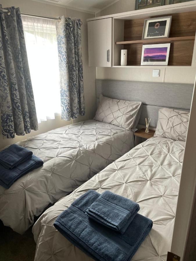 Beautiful 2 Bedroom Lodge With Stunning Views 布莱尔萨罗 外观 照片