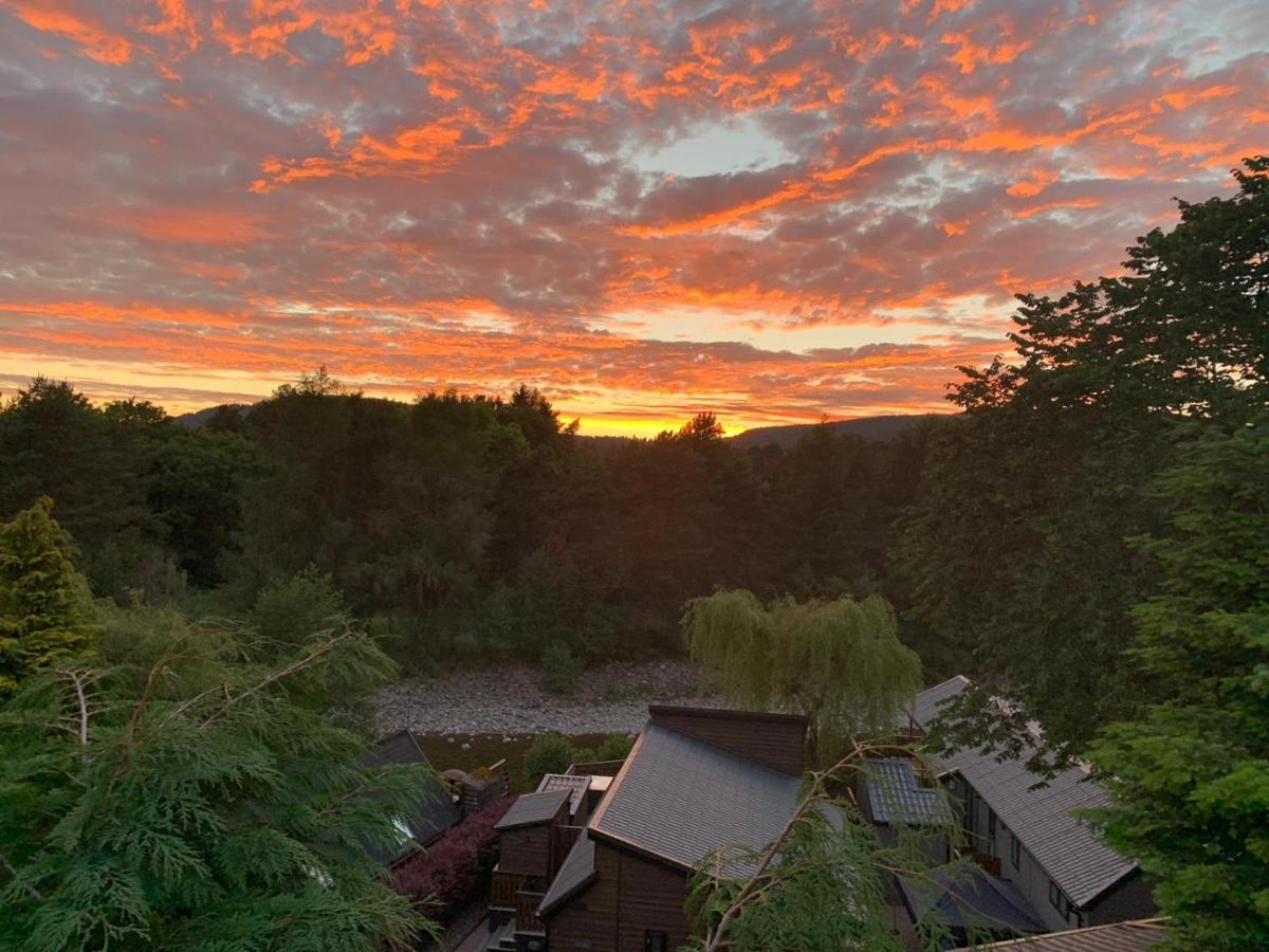Beautiful 2 Bedroom Lodge With Stunning Views 布莱尔萨罗 外观 照片