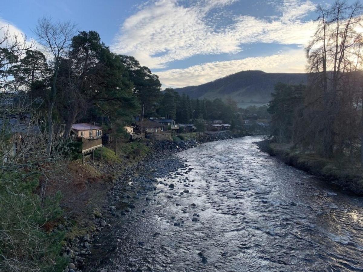 Beautiful 2 Bedroom Lodge With Stunning Views 布莱尔萨罗 外观 照片